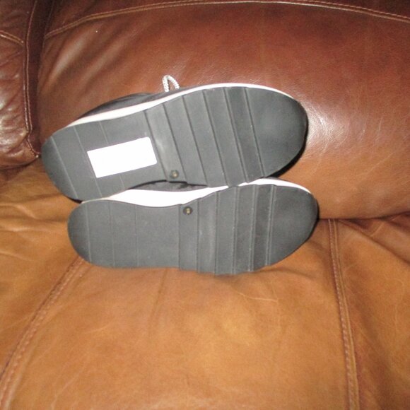 GB Black Warm-up Booties sneakers hi-tops all weather 6 NWOT - Picture 3 of 6